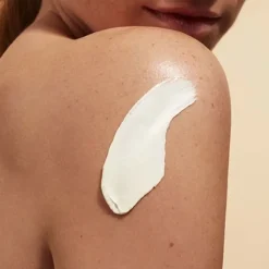 Protecteur Solaire>CLARINS Crème Solaire Corps UVA/UVB SPF50+                Hydratation Confort